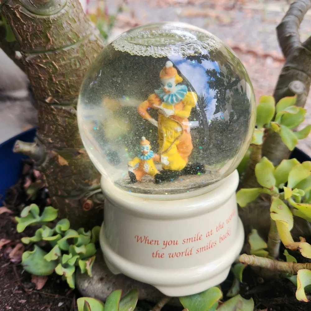 Vtg Musical Glitter Snow Globe  Clowns Put On A Happy‎ Face  Summit Coll. Taiwan